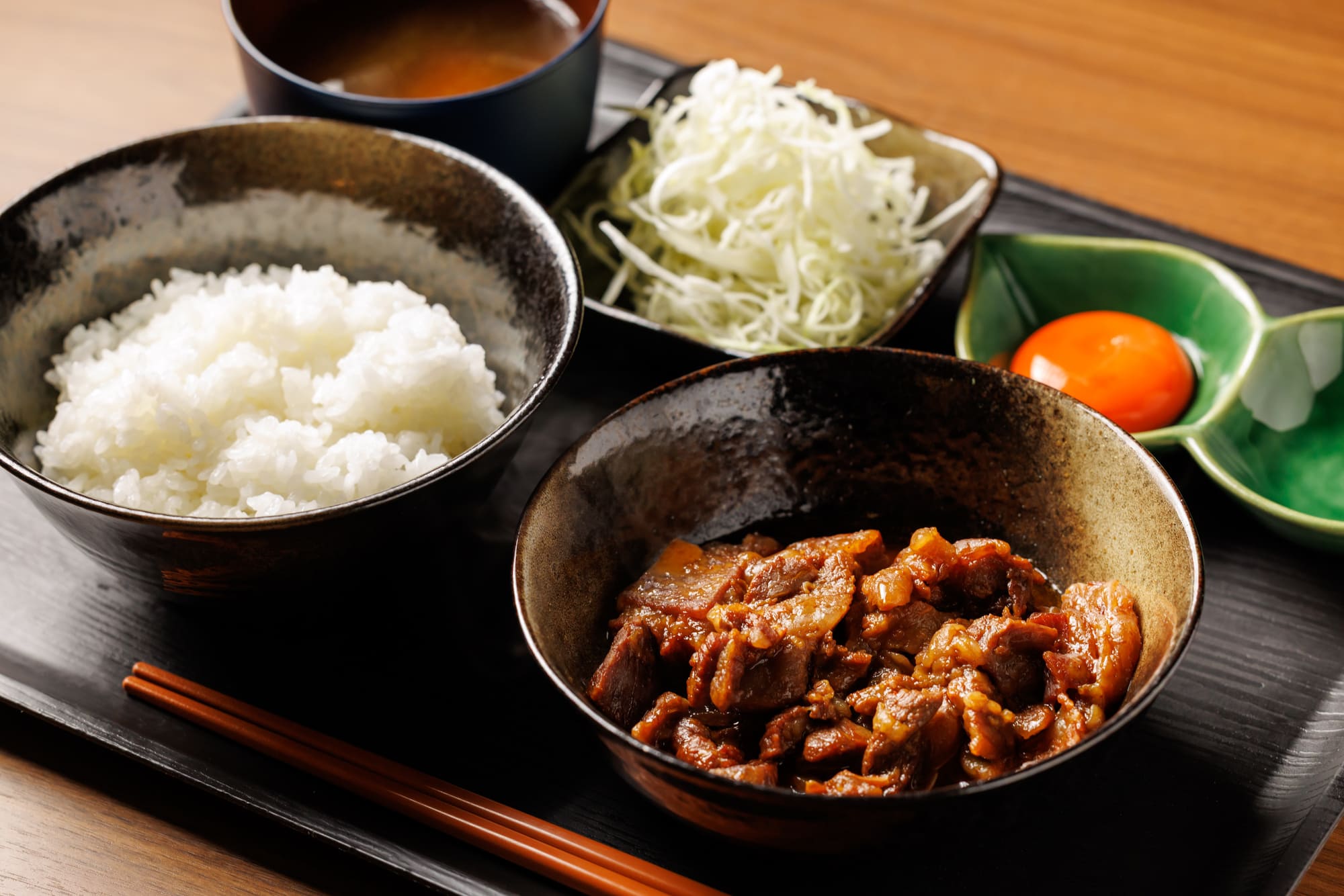 贅沢な牛すじ煮込み丼